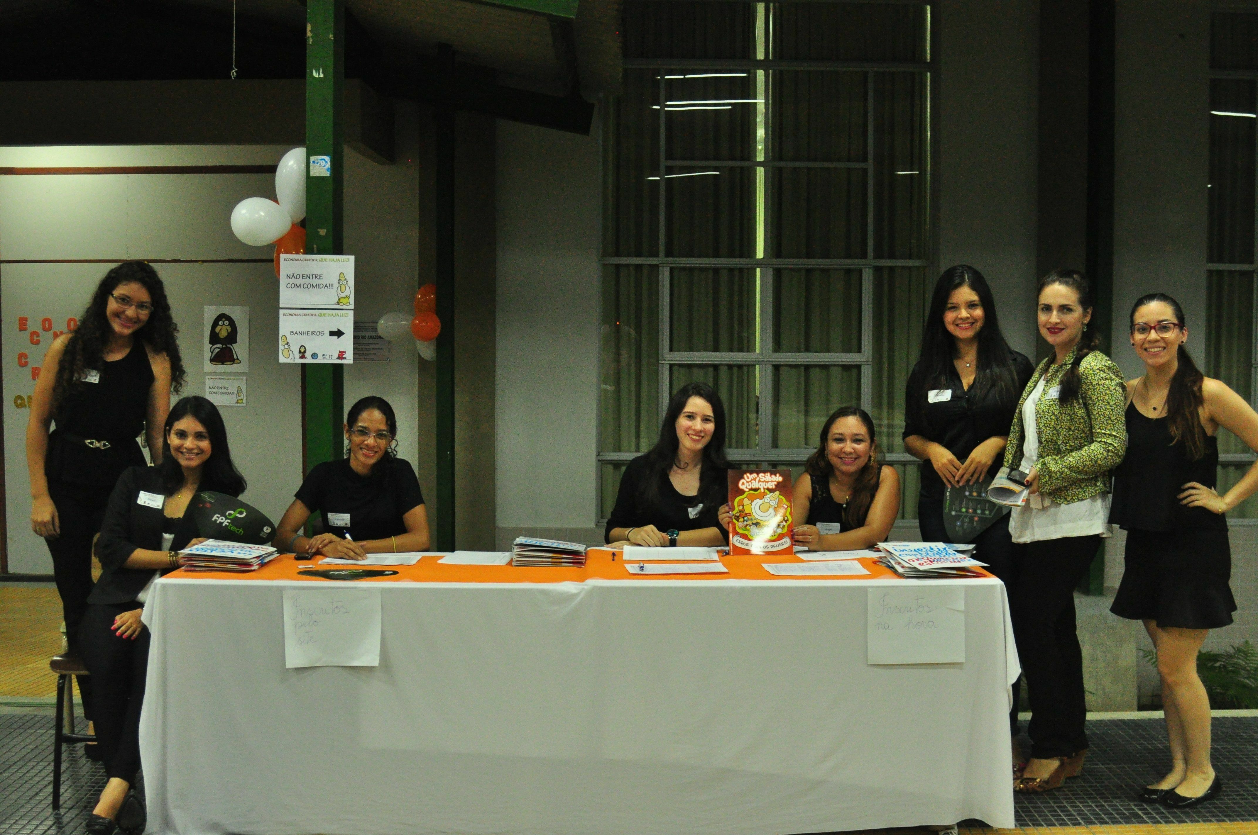 Alunas da equipe de produção do evento